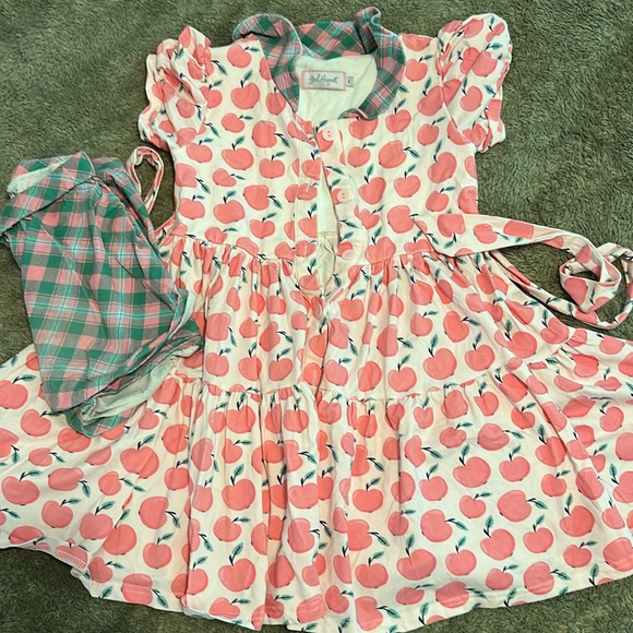 Girl August back to school dress and shorts - Picture 1 of 2